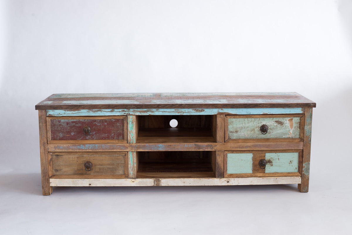 Meuble télé Lamony en bois recyclé vu de face, quatre tiroirs peints et deux niches ouvertes