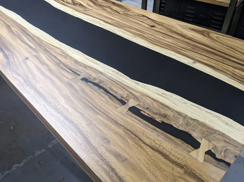 Table riviere epoxy - Bois Déco Montréal