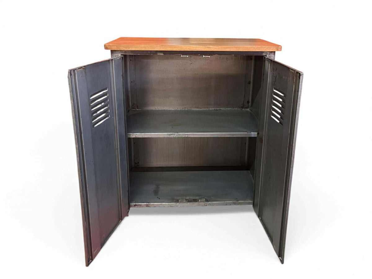 Casier Daya gris foncé aux portes ouvertes, tablette intérieure et dessus en bois