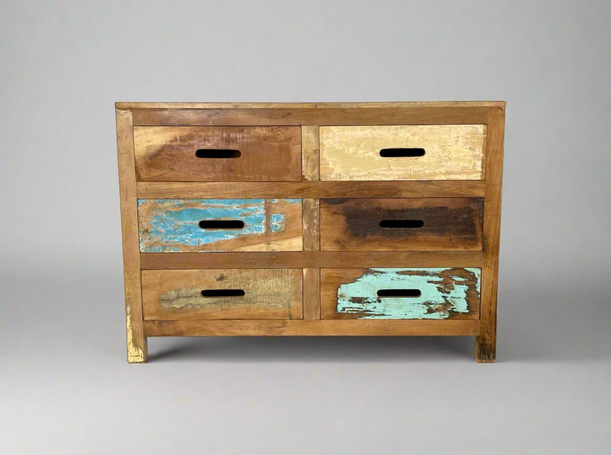 Commode Baja en bois recyclé — détail des tiroirs