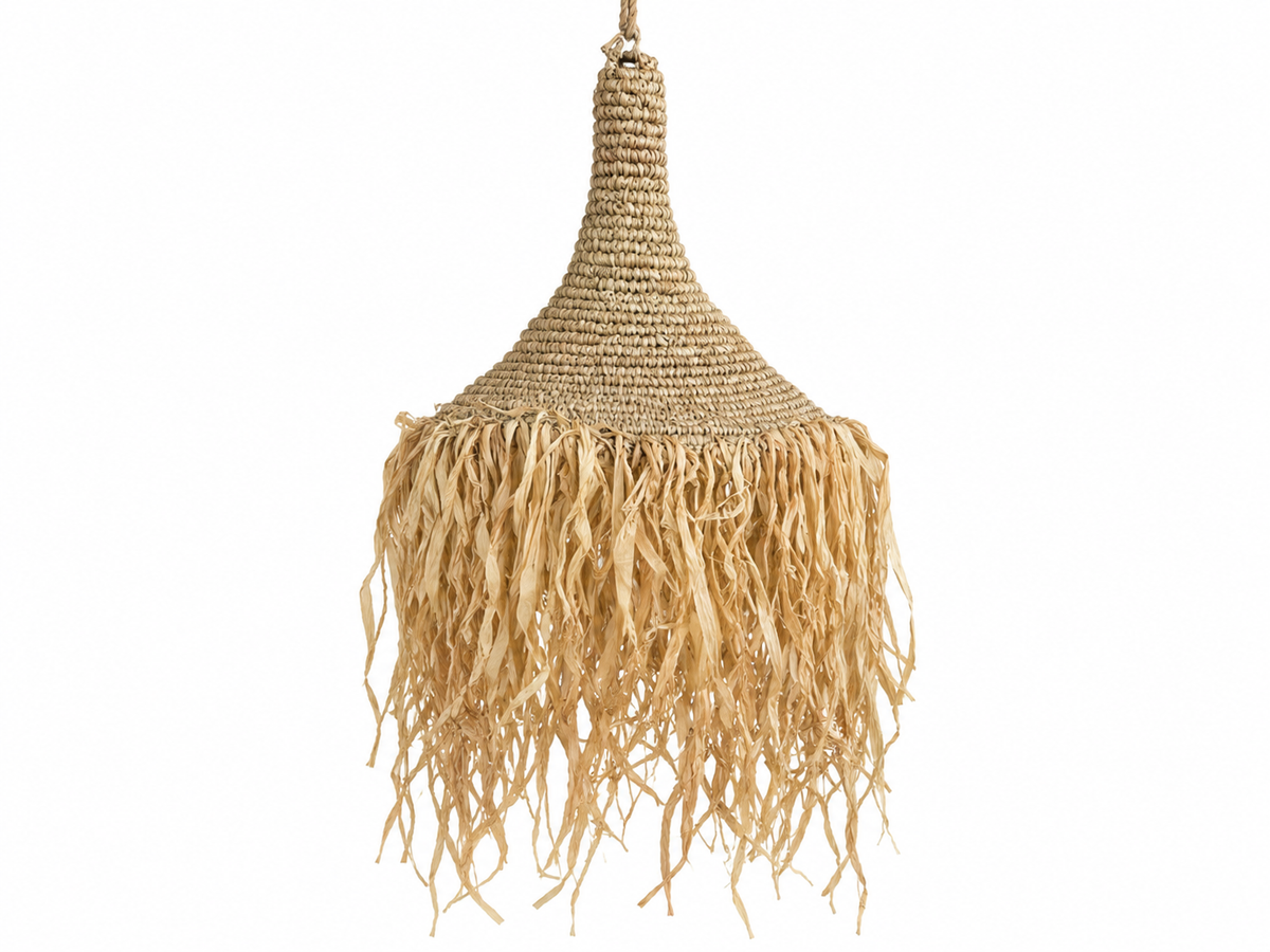 Abat-jour en forme de chapeau conique tressé en osier, bordé de longues franges