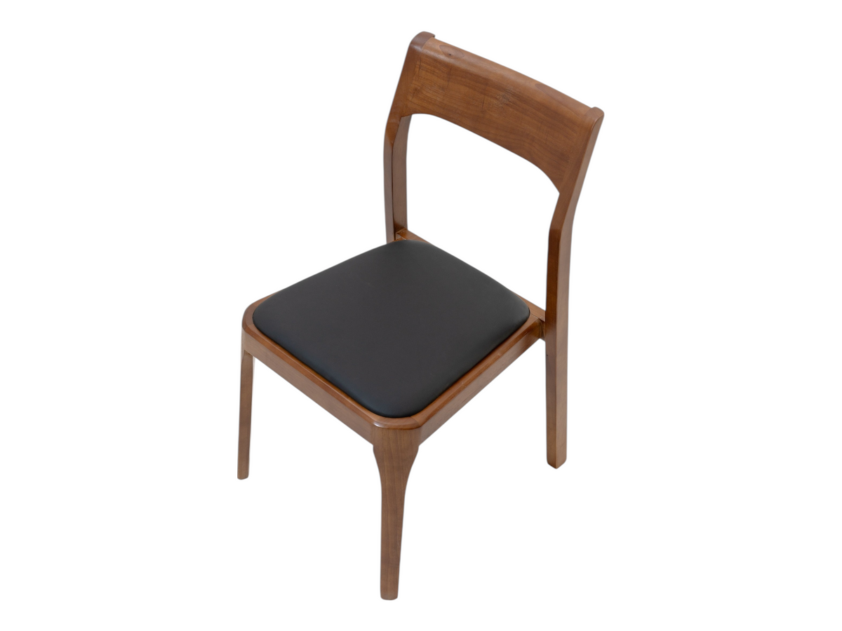 Chaise en teck vue de côté, piétement en bois