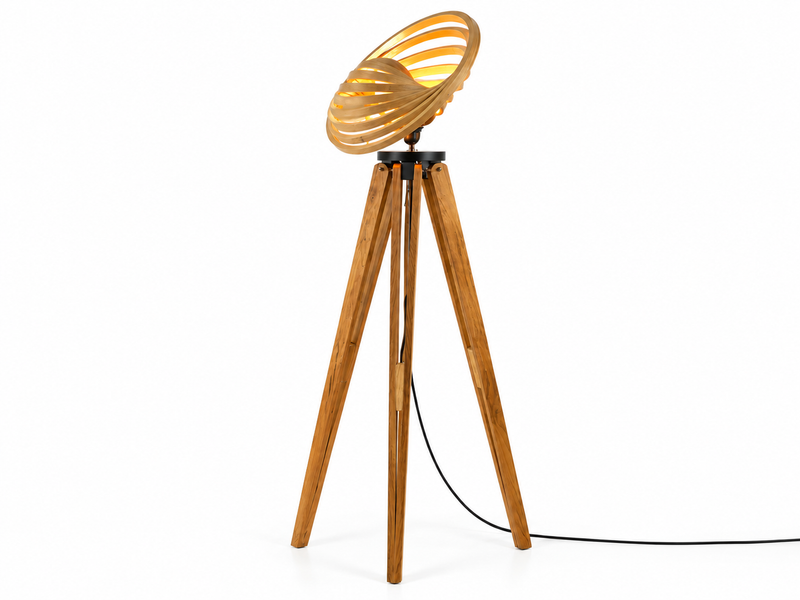 Lampadaire sur trépied en bois, abat-jour orientable en bambou cintré
