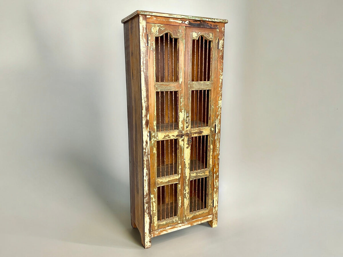 Armoire avec barreaux