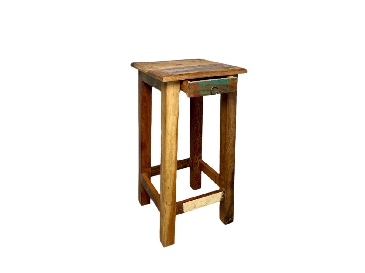 Tabouret Seria haut en bois recyclé, tiroir sous l'assise