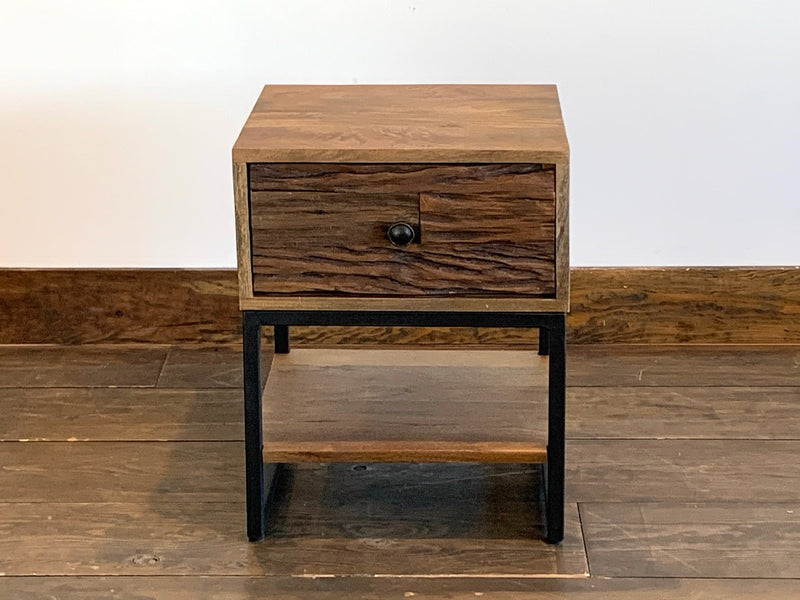 Table de nuit Taiga en bois de manguier - Bois Déco Montréal