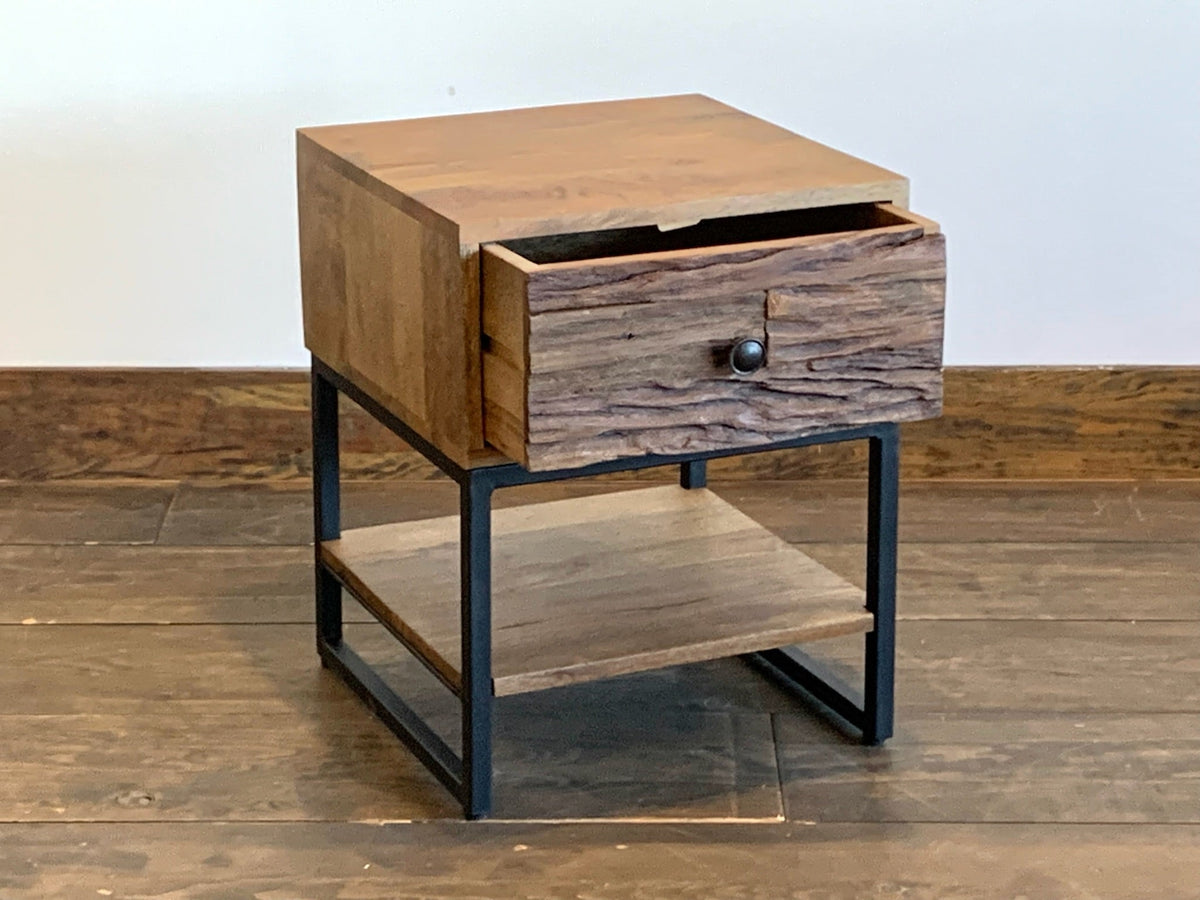 Table de nuit Taiga en bois de manguier - Bois Déco Montréal