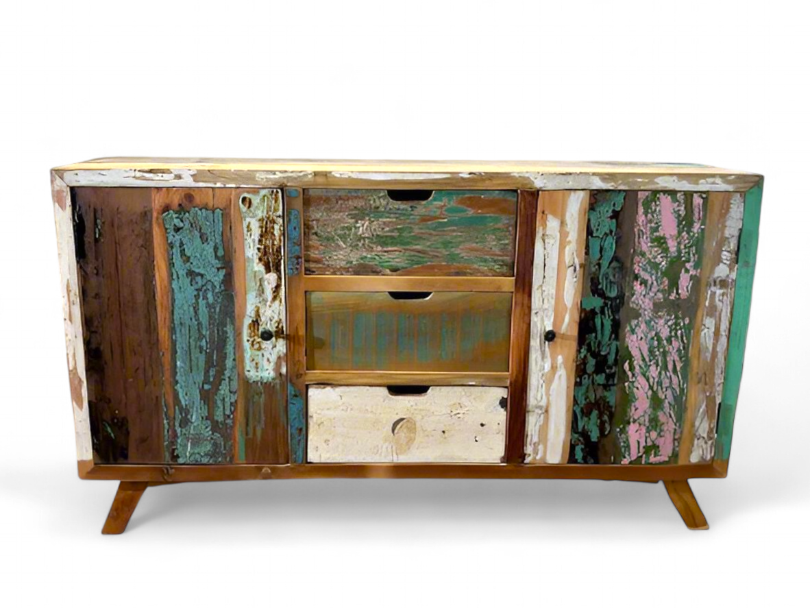 Buffet en bois recyclé peint vu de face, deux portes, trois tiroirs et pattes évasées