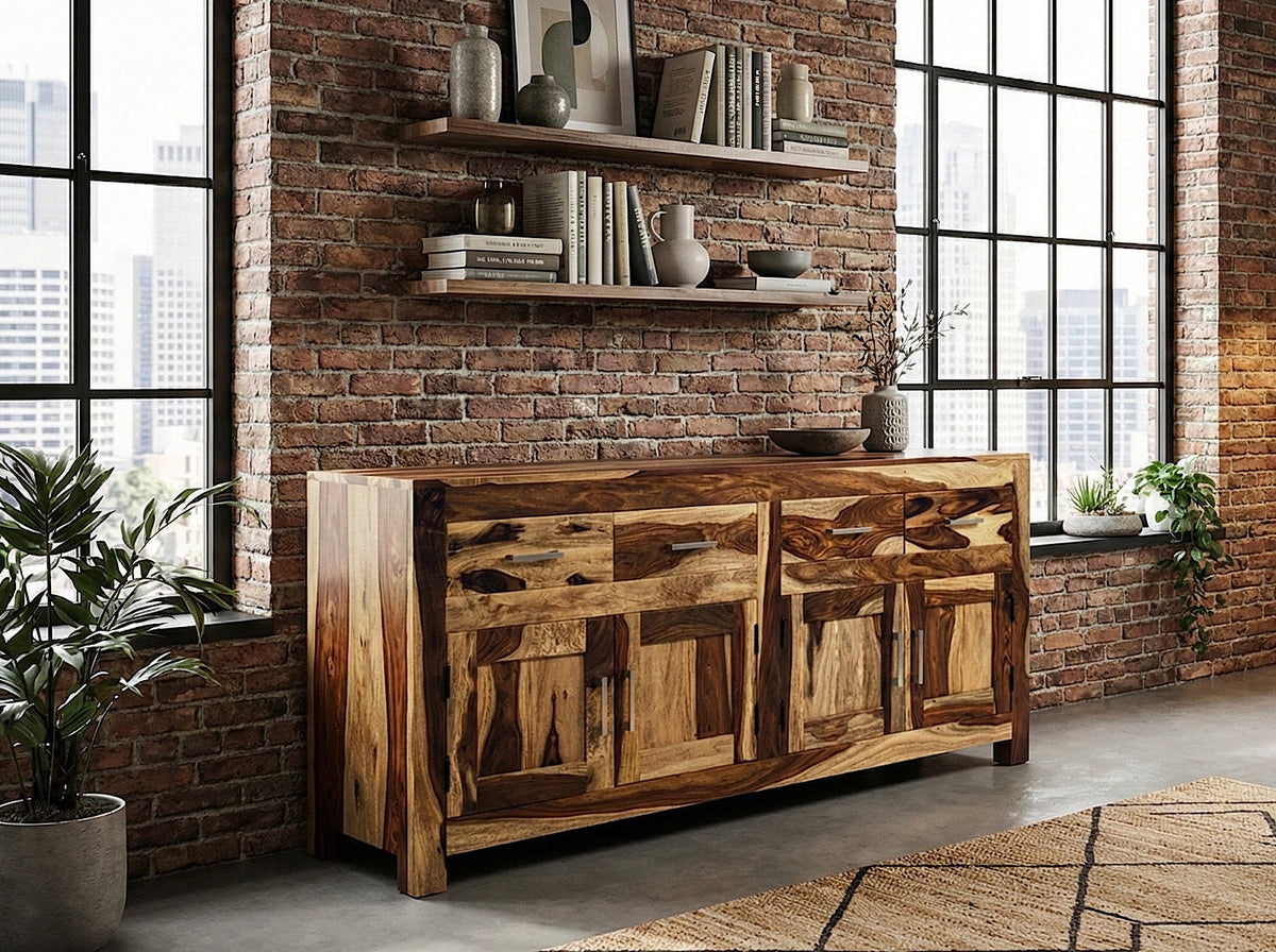 Grand buffet en bois de rose au veinage contrasté, dans un loft aux murs de brique