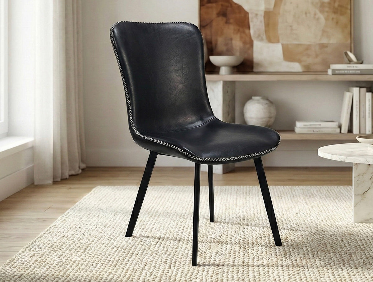 Chaise avec couture blanche