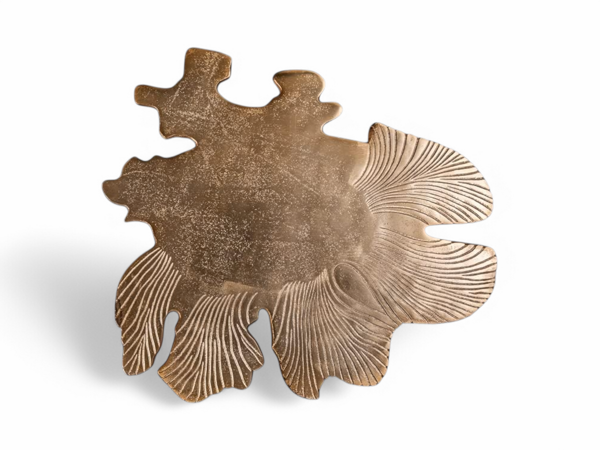 Plateau de la table Aniya vu de dessus, forme de feuille découpée