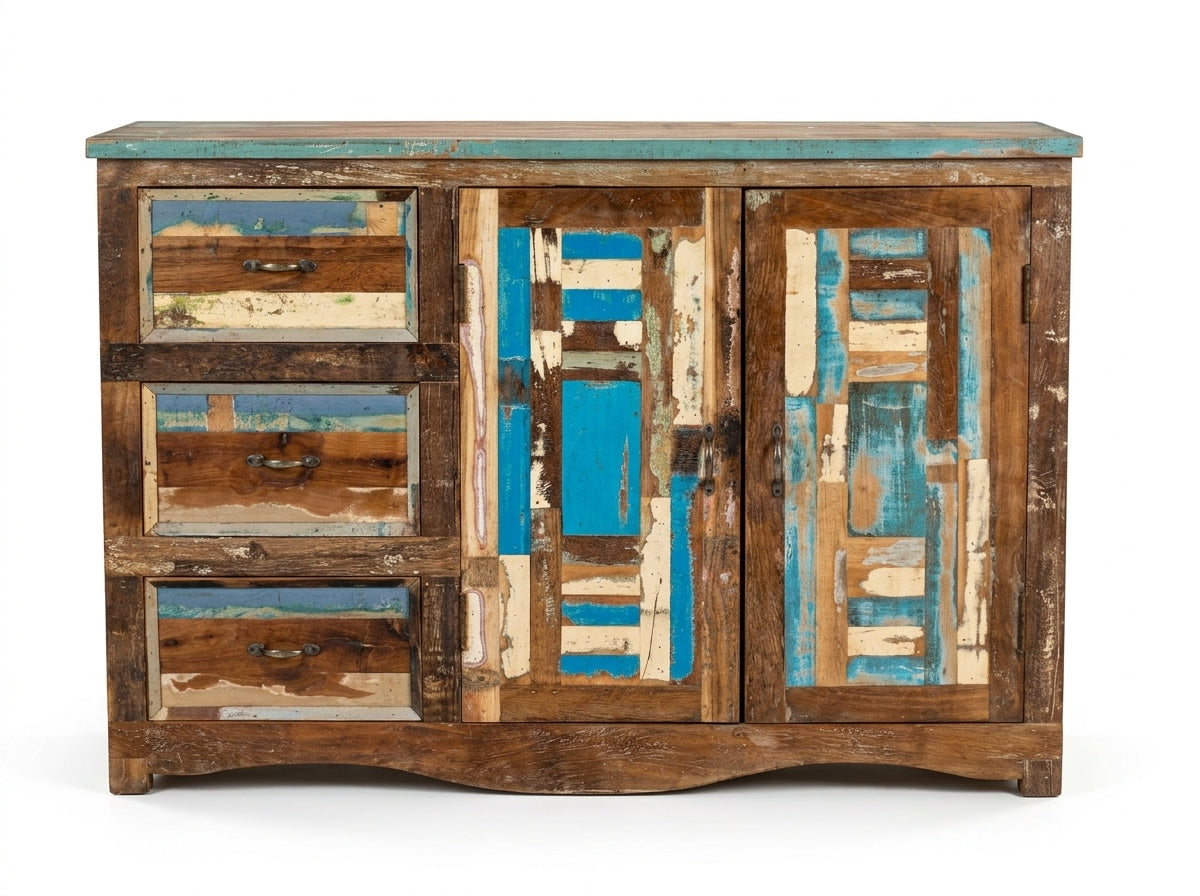 Buffet Almora vu de face, trois tiroirs à gauche et deux portes en bois recyclé peint