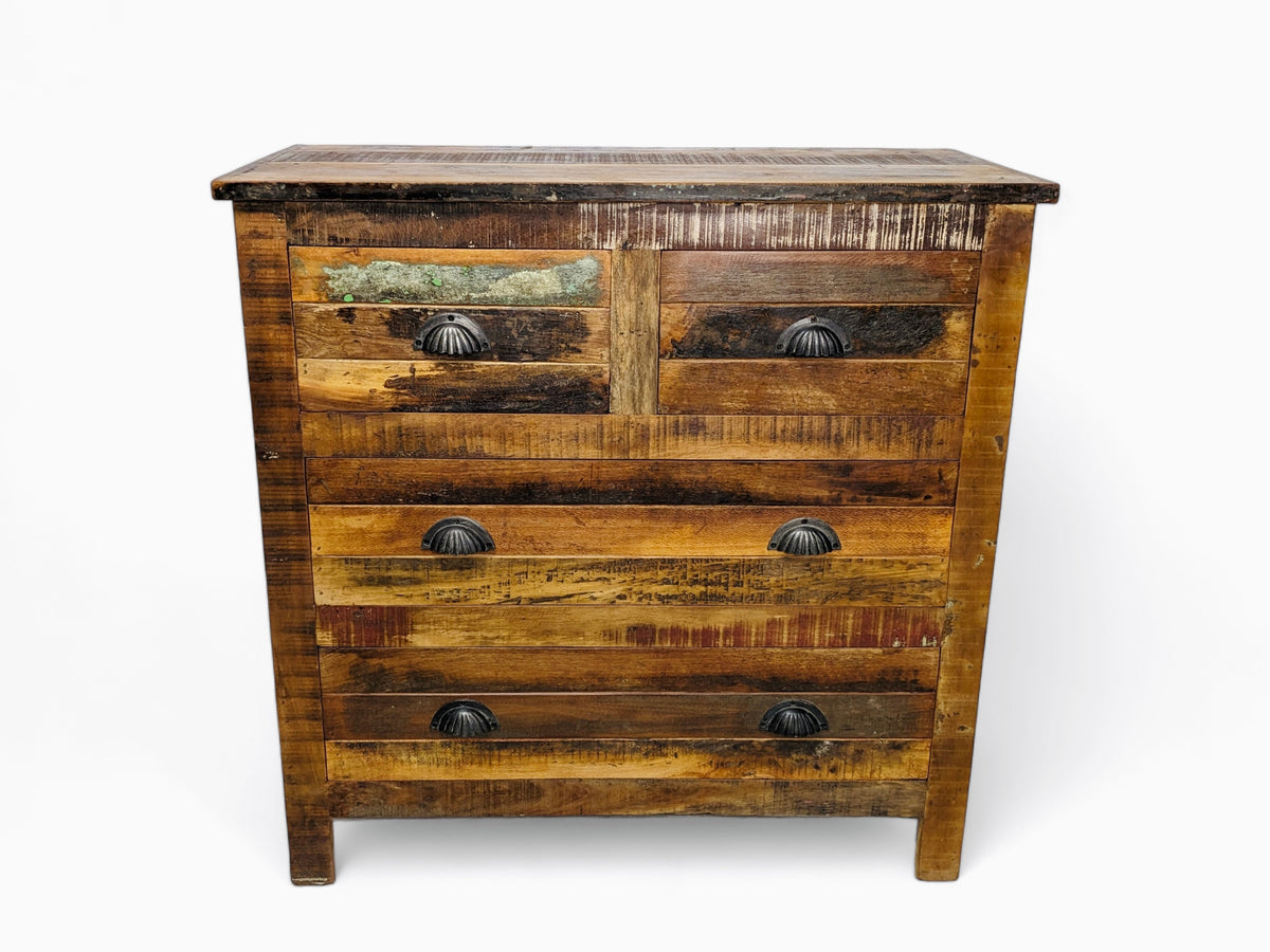 Commode quatre tiroirs en bois recyclé — vue de face