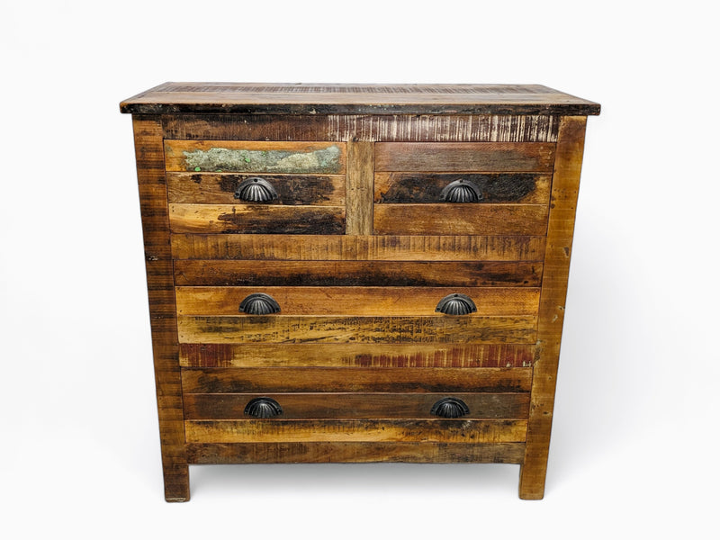 Commode quatre tiroirs en bois recyclé — vue de face
