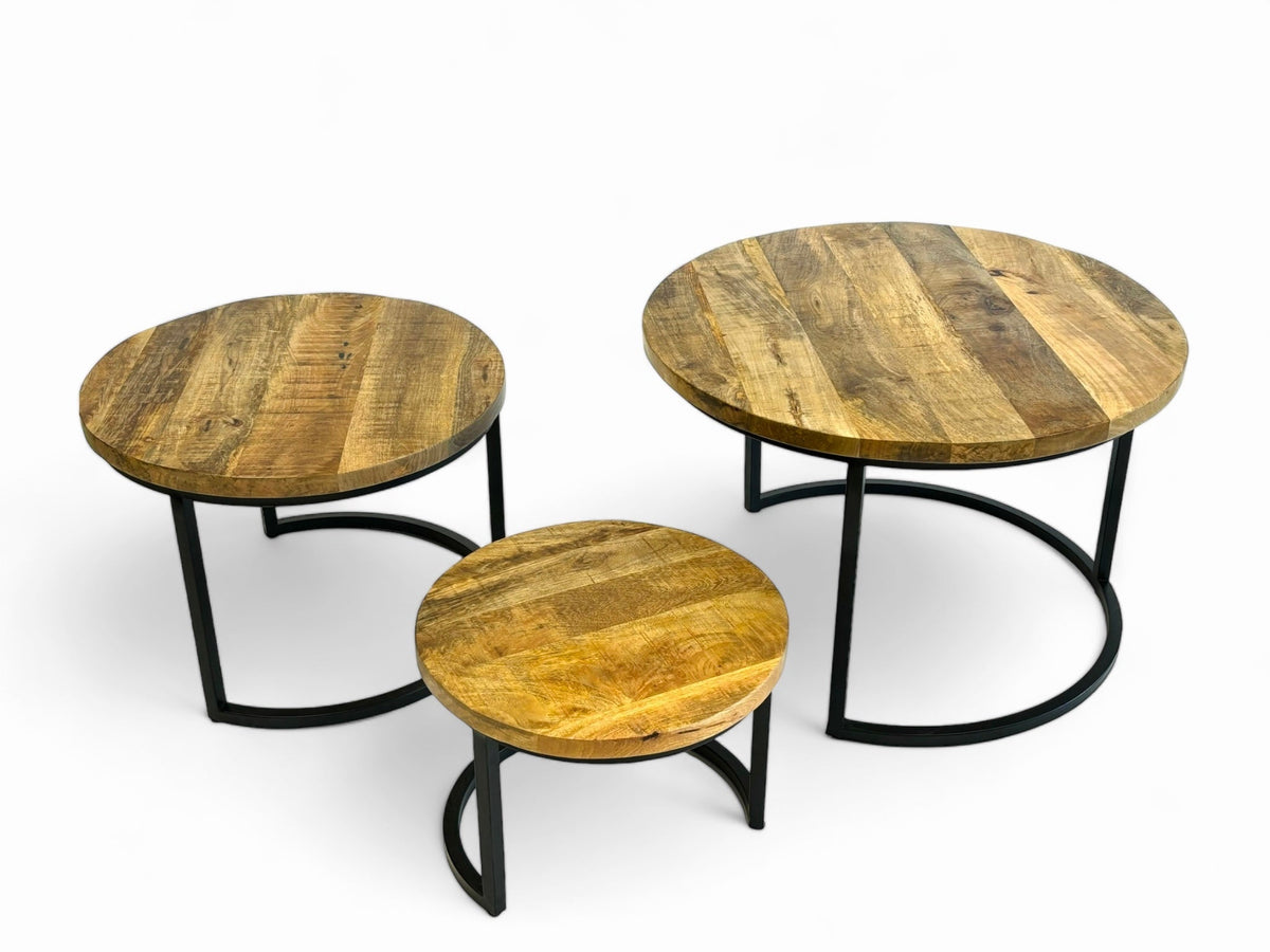 Les trois tables gigognes séparées, grande, moyenne et petite
