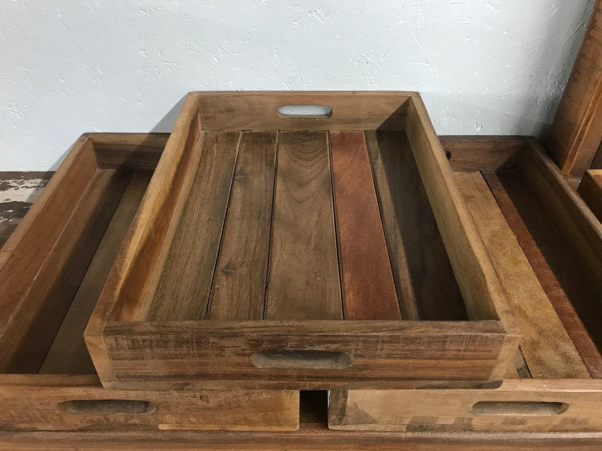 Deux plateaux en bois recyclé empilés, intérieur visible