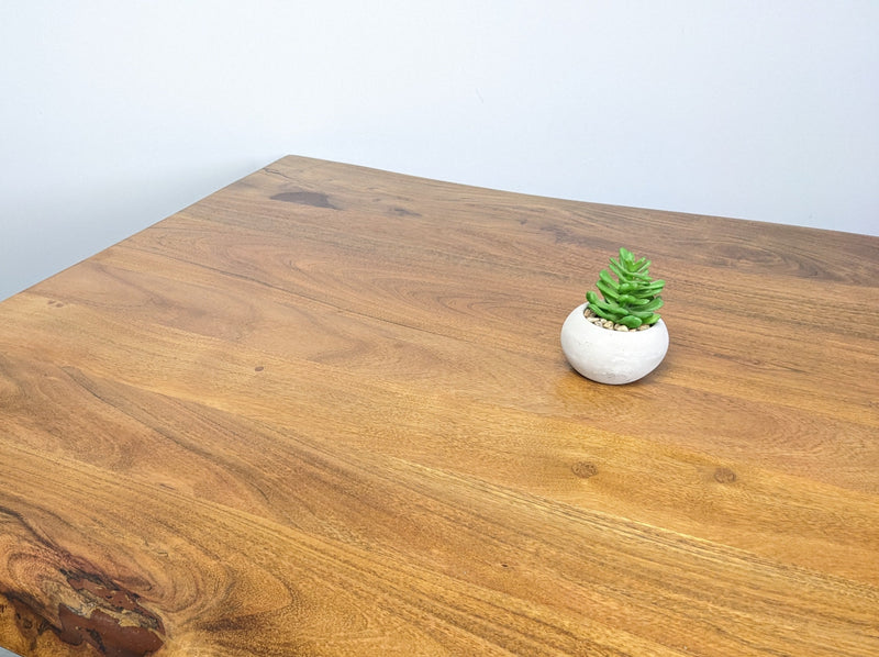 Petite table à diner Acacia live edge - Bois Déco Montréal