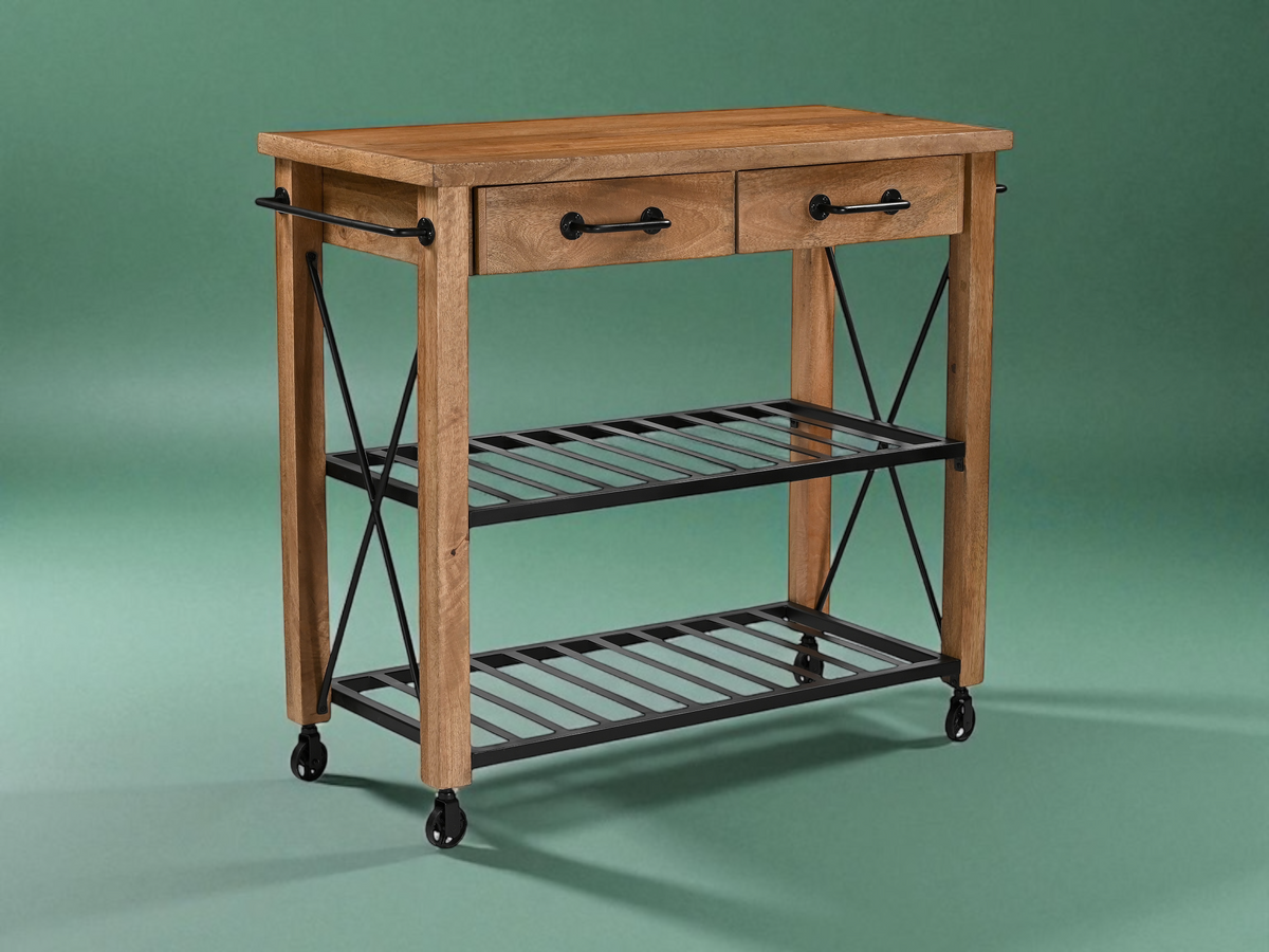 Trolley en manguier à deux tiroirs et tablettes basses, sur fond vert