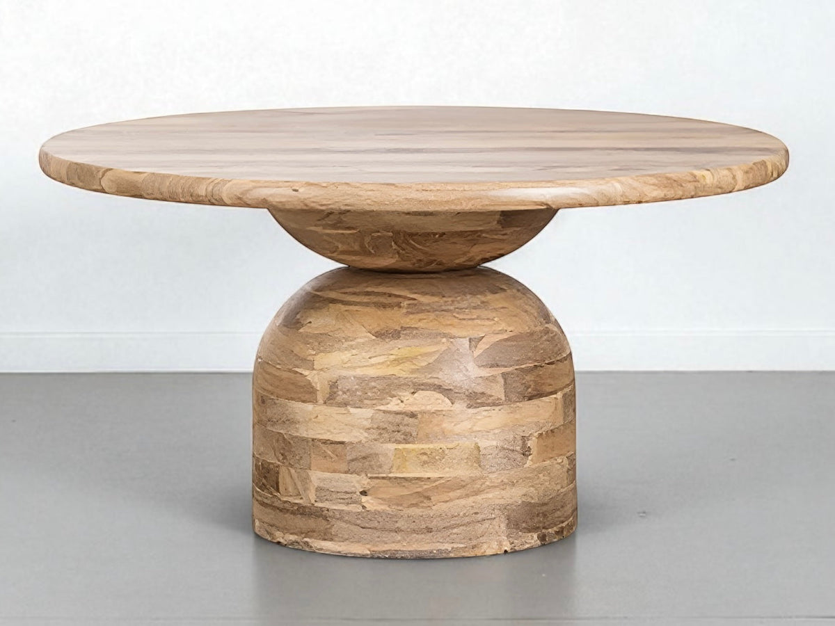 Table ronde Vista en manguier, plateau sur pied en cloche fait de blocs de bois empilés