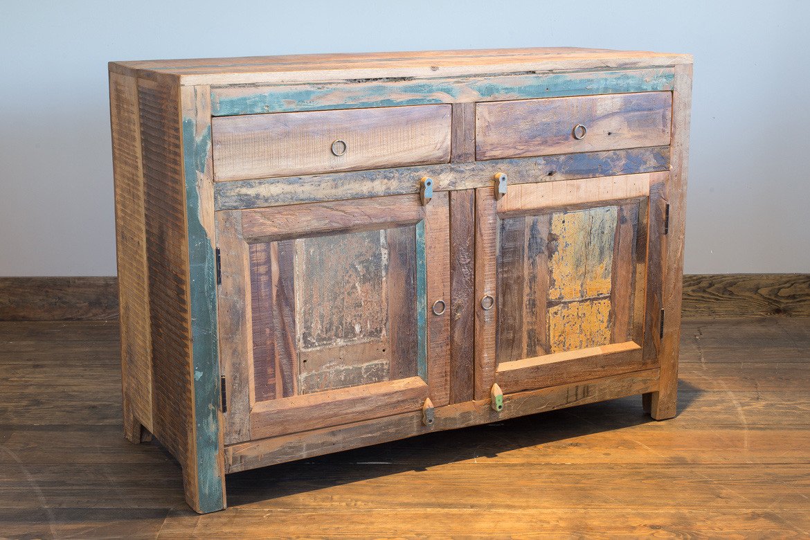 Cabinet en bois recyclé avec deux tiroirs et deux portes