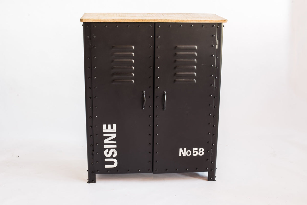 Casier Daya noir en métal vu de face, dessus en bois de manguier