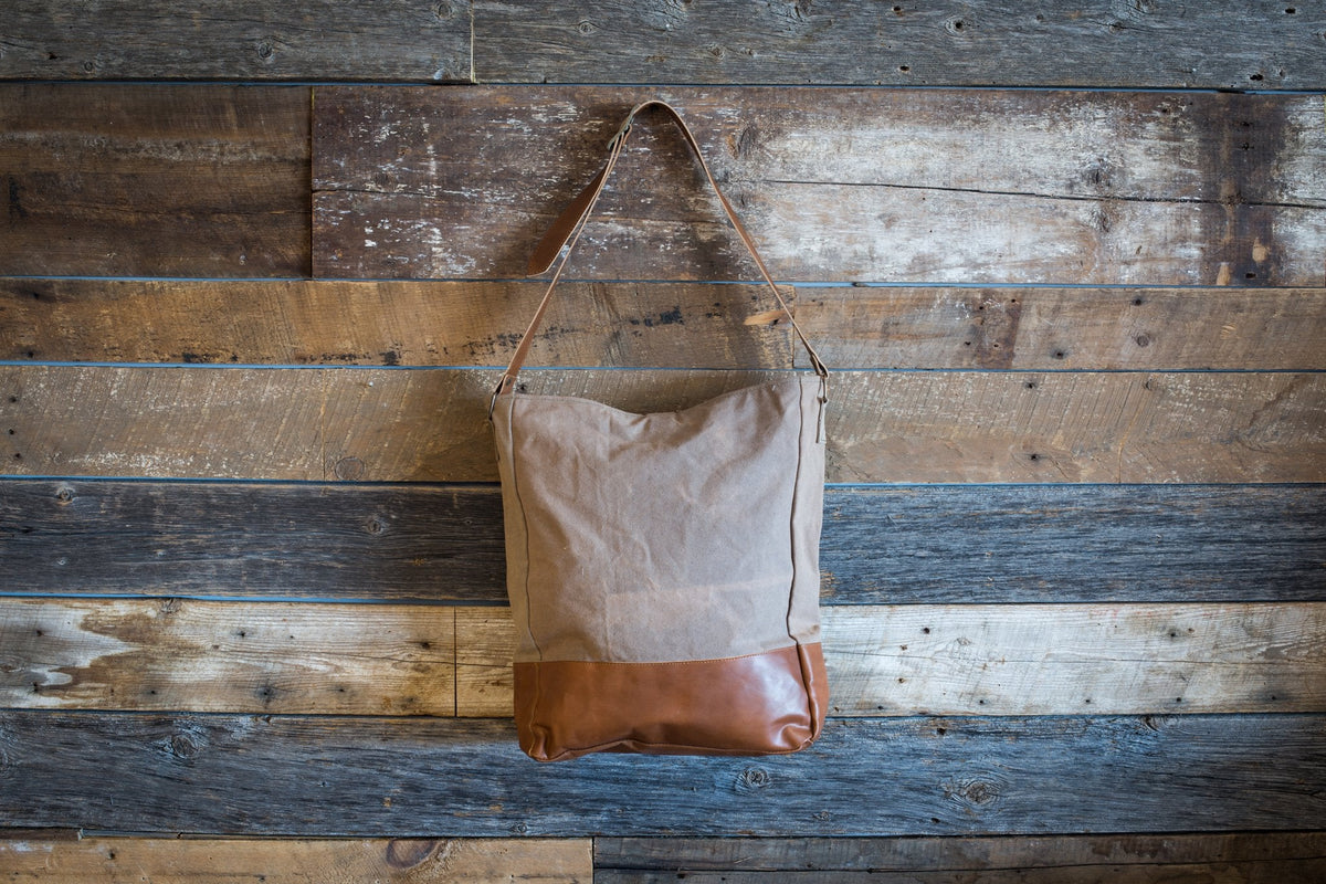 Sacoche en toile et cuir vue de face, bandoulière en cuir